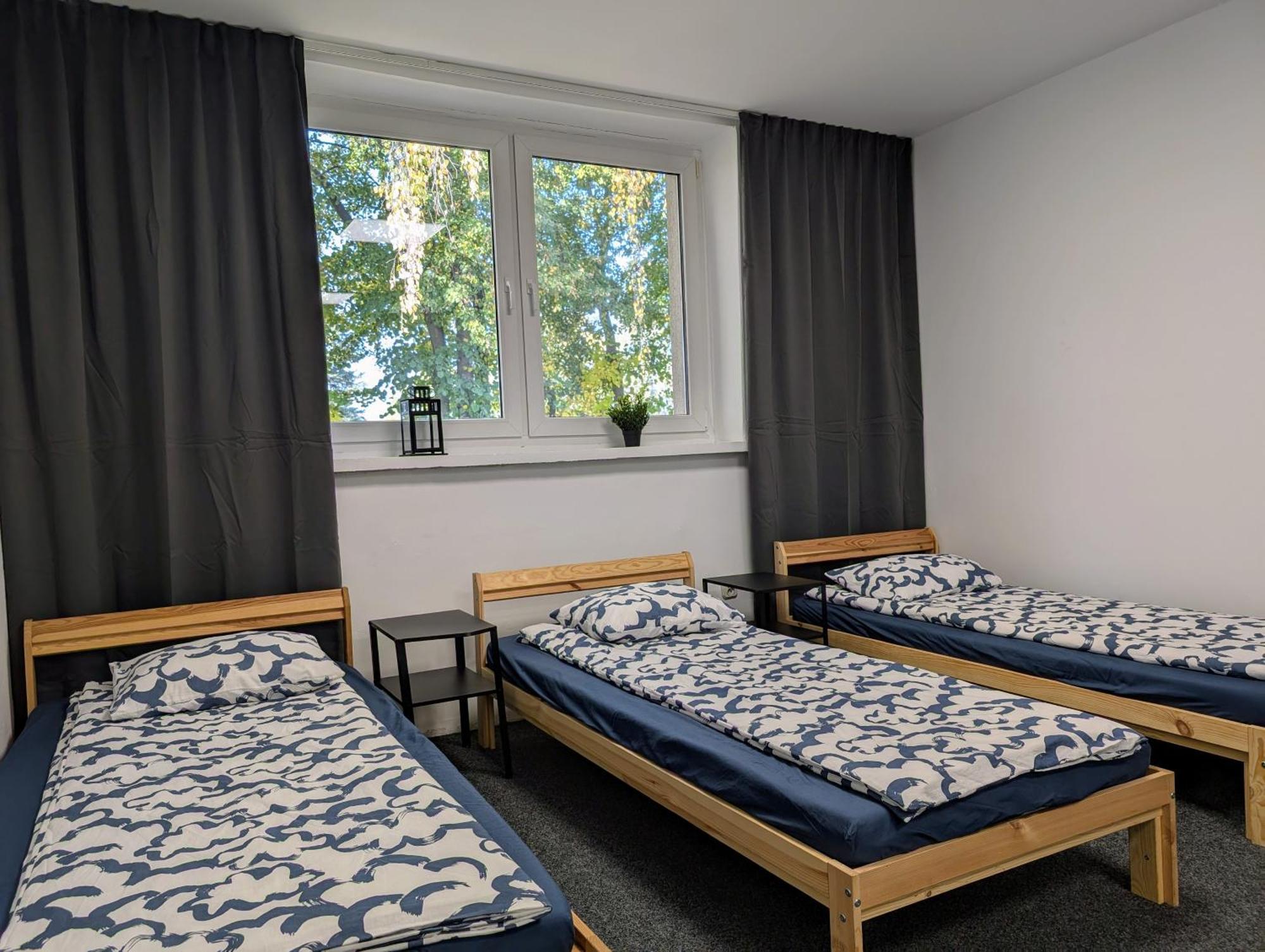 Baraczek Lotnisko Leszno Hostel เลชโน ภายนอก รูปภาพ