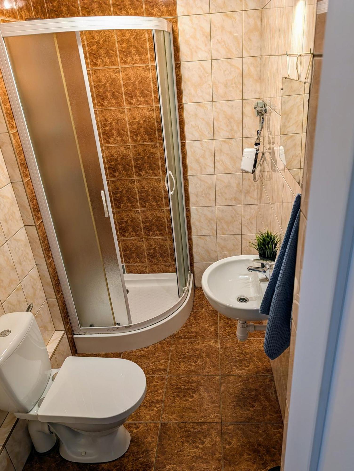 Baraczek Lotnisko Leszno Hostel เลชโน ภายนอก รูปภาพ