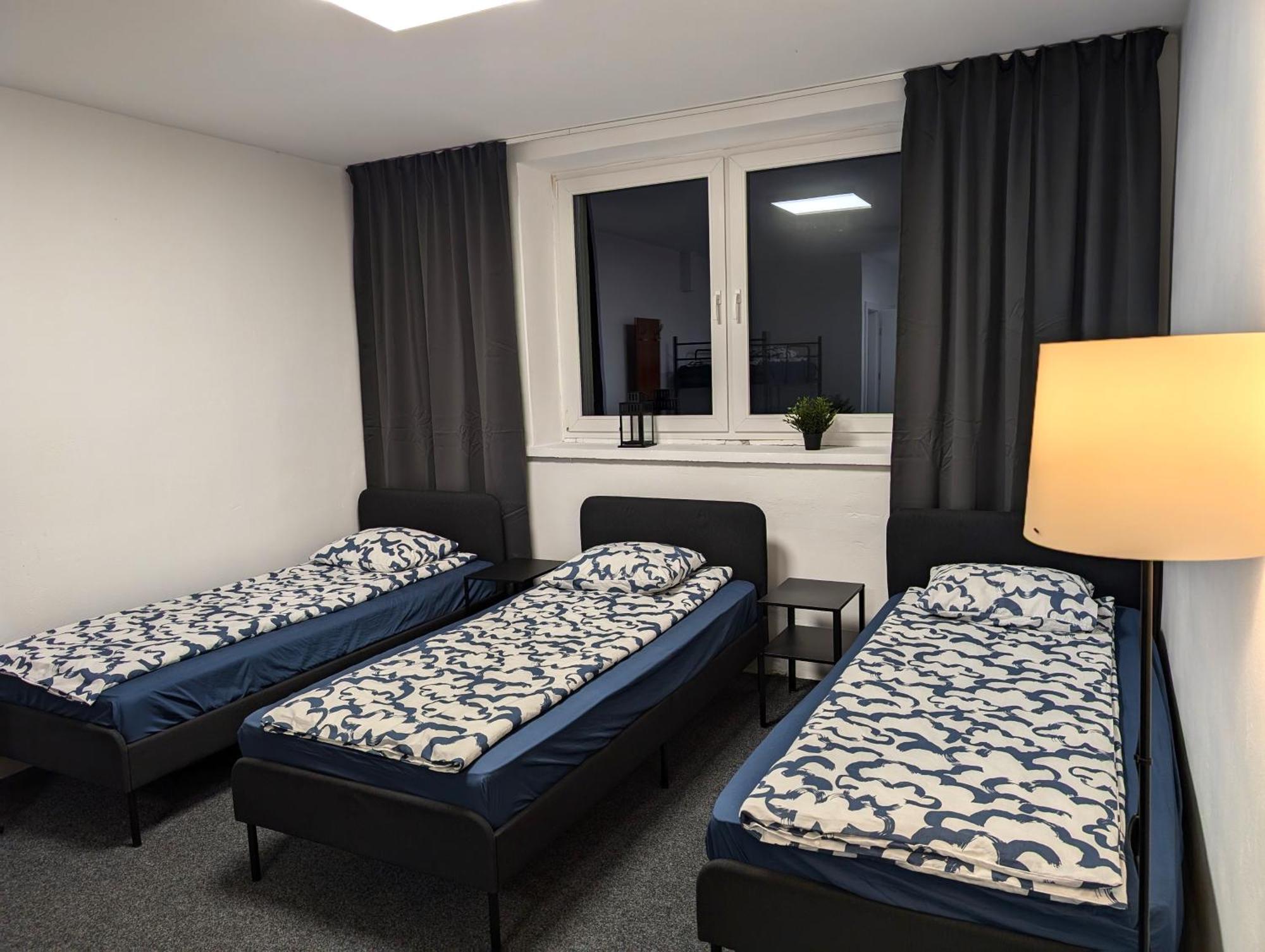 Baraczek Lotnisko Leszno Hostel เลชโน ภายนอก รูปภาพ