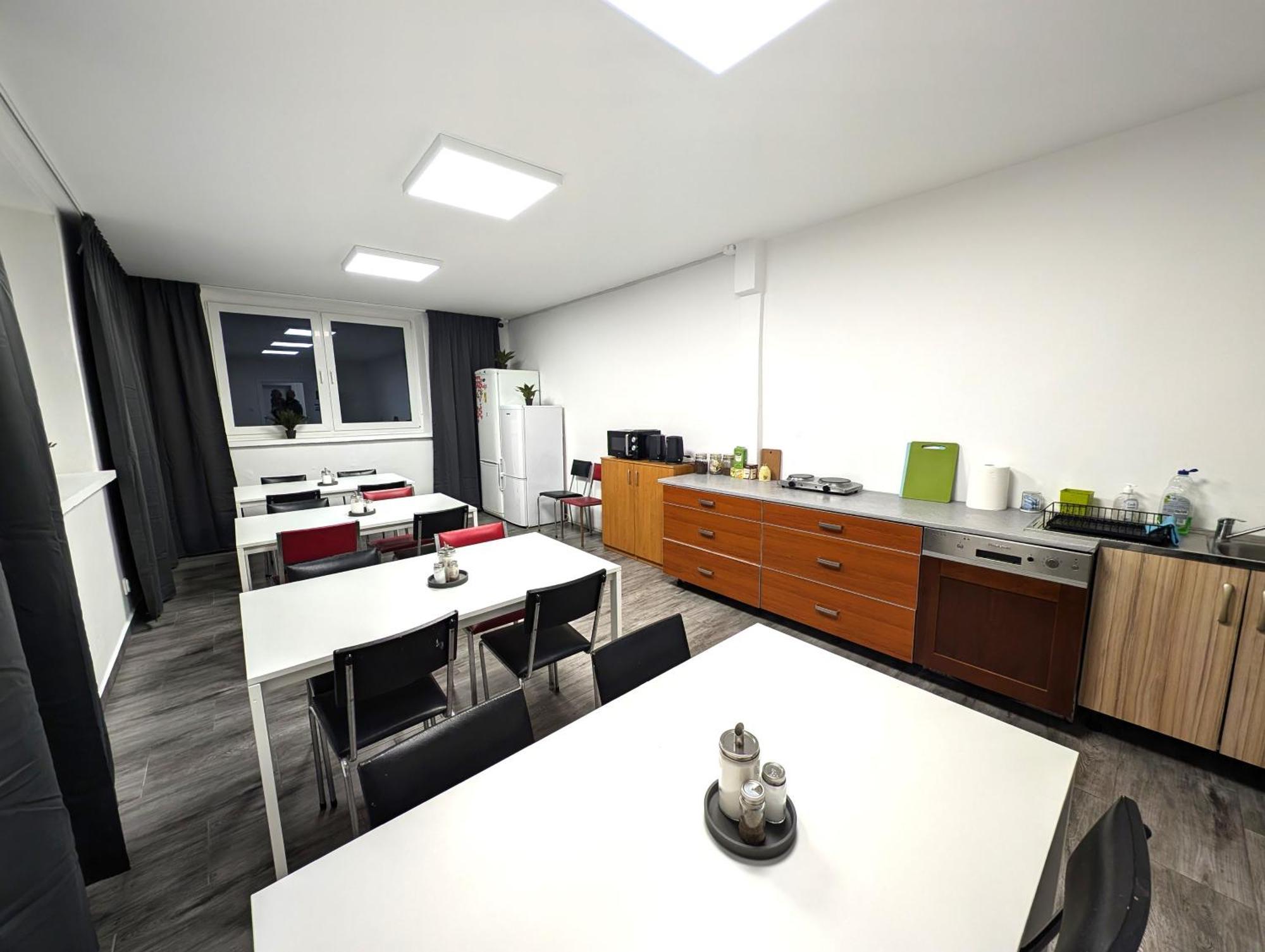 Baraczek Lotnisko Leszno Hostel เลชโน ภายนอก รูปภาพ