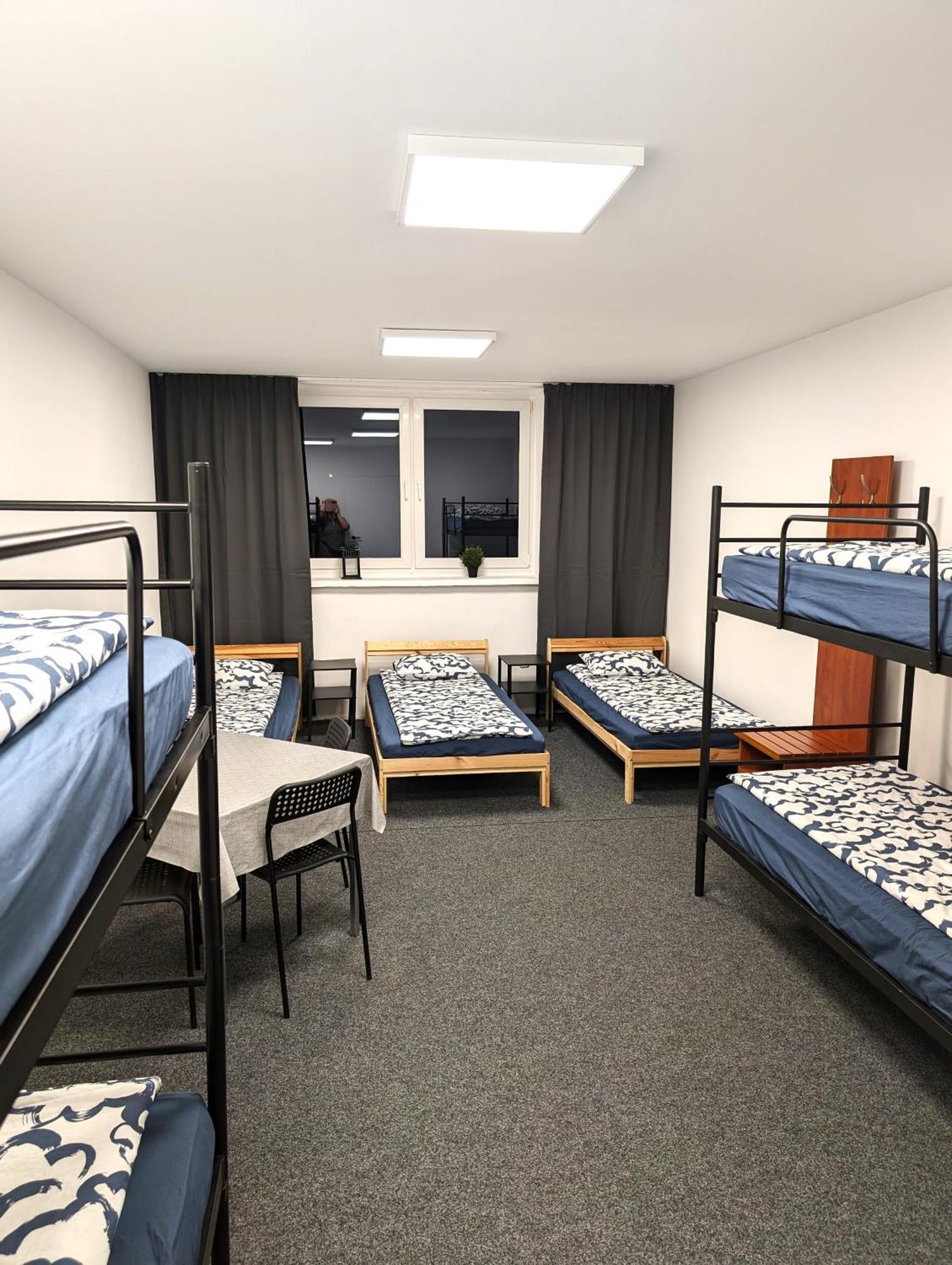 Baraczek Lotnisko Leszno Hostel เลชโน ภายนอก รูปภาพ